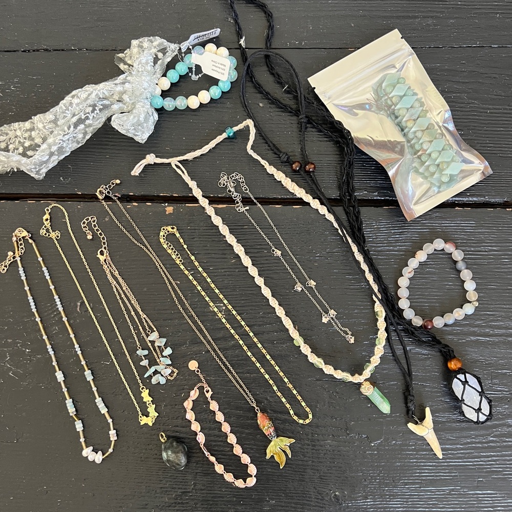 *Stones, Metal, & Beads 14 Pc. Miscellaneous Charm, Bracelet & Necklace Lot - Picture 3 of 16